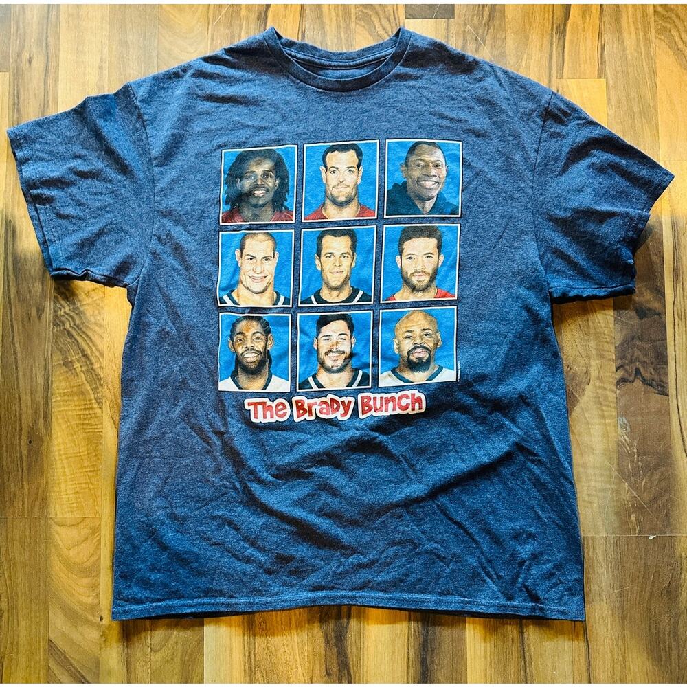 The Brady Bunch New England Patriots Size XL